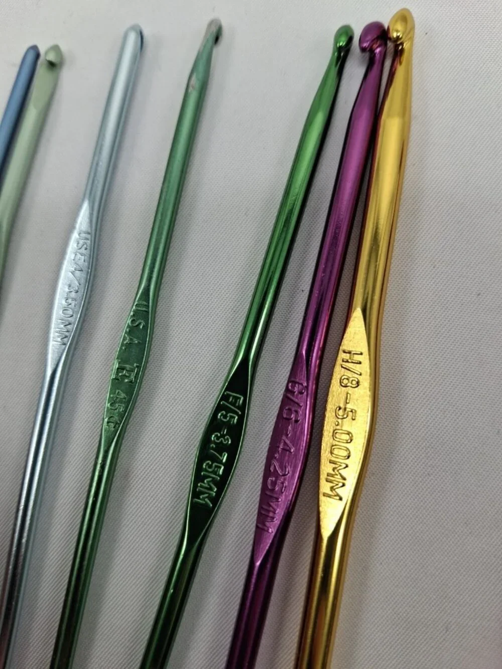 11 Piece Crochet Hook Set Ergonomic Multi Color Hooks - Vtg